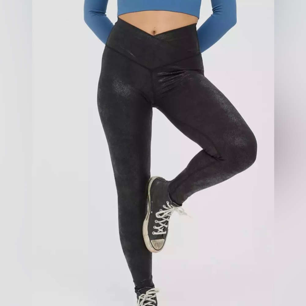 OFFLINE By Aerie Hugger Crackle Crossover Legging